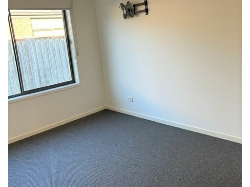 7 Darter Way, Williams Landing VIC 3027