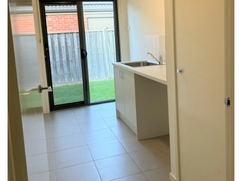 7 Darter Way, Williams Landing VIC 3027