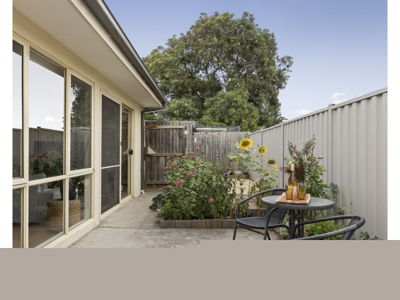 2/20 Centenary Crescent, Werribee VIC 3030