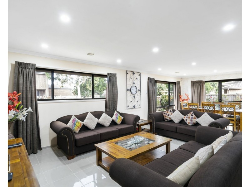 28 Ashcroft Ave, Williams Landing VIC 3027