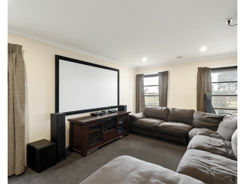 28 Ashcroft Ave, Williams Landing VIC 3027