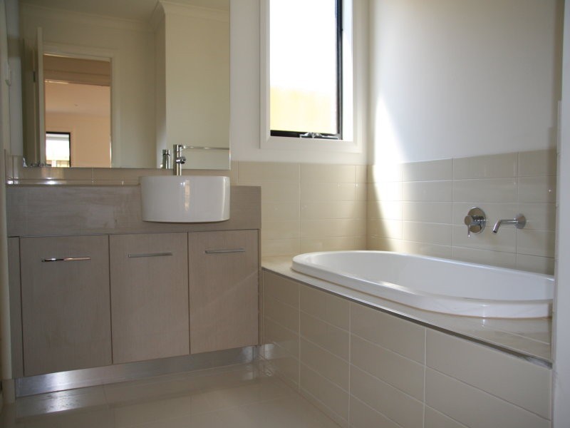 165 Tenterfield Drive, Burnside Heights VIC 3023