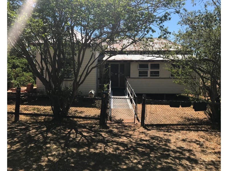 7-9 Oxford Street, Crows Nest QLD 4355