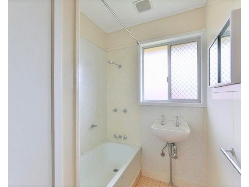 15 Claret Street, Wilsonton Heights QLD 4350
