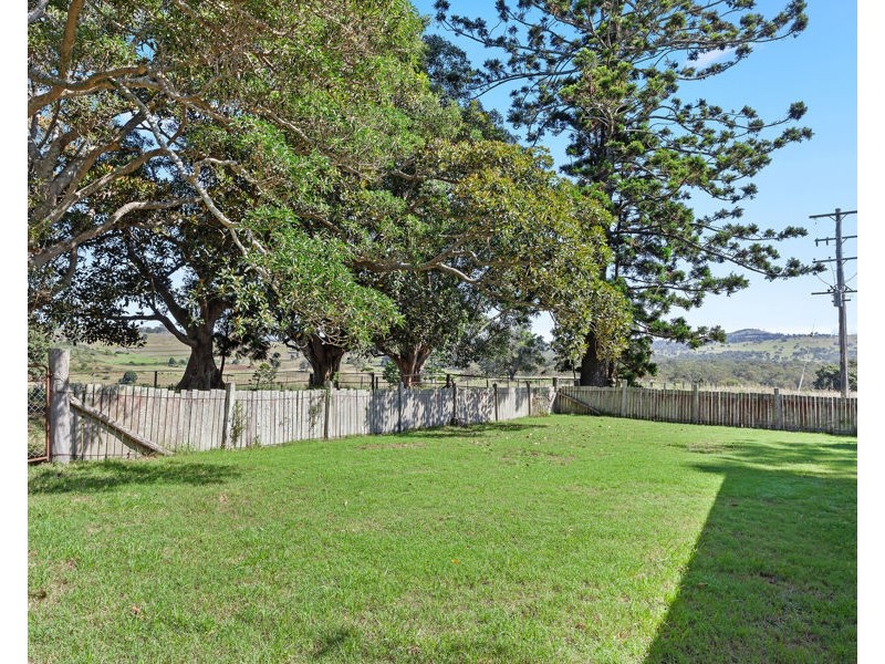 61 Davies Road, Crows Nest QLD 4355