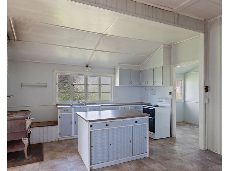 61 Davies Road, Crows Nest QLD 4355