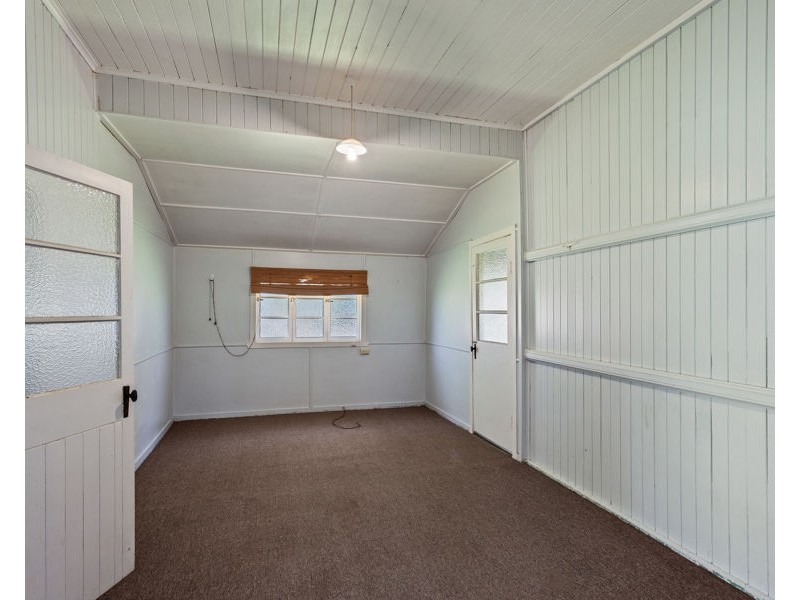 61 Davies Road, Crows Nest QLD 4355