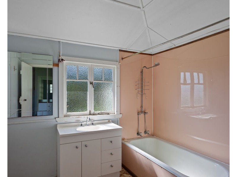 61 Davies Road, Crows Nest QLD 4355