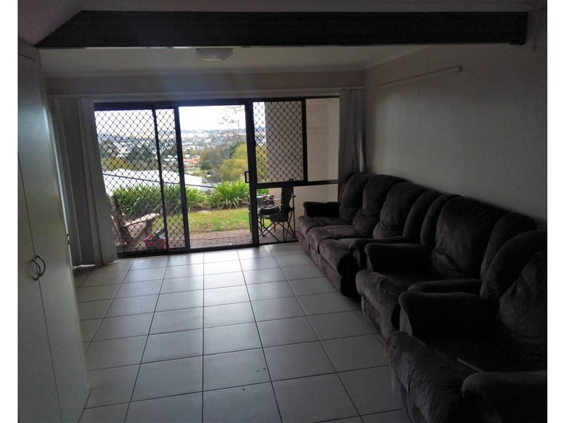 21/2 Benjamin Street, Mount Lofty QLD 4350