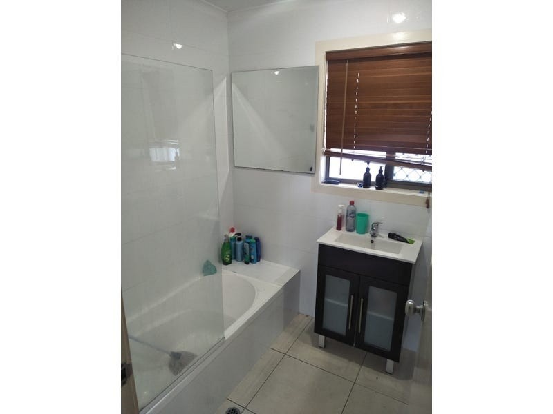 21/2 Benjamin Street, Mount Lofty QLD 4350