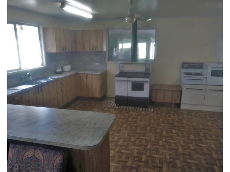 7983 New England Highway, Pechey QLD 4352