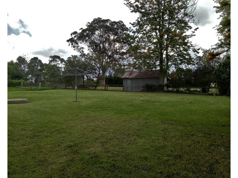 9 Jones Street, Crows Nest QLD 4355