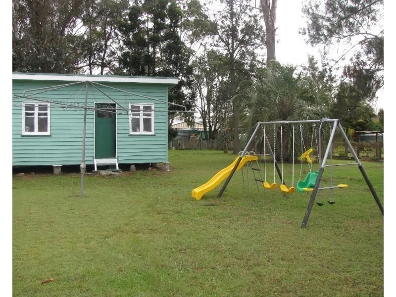 12 John Street, Crows Nest QLD 4355
