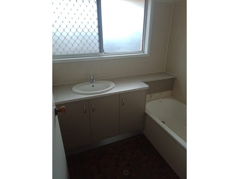 2 Station Street, Hampton QLD 4352