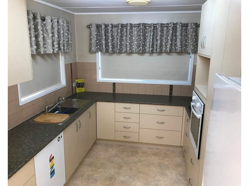 25 Toowoomba Road, Crows Nest QLD 4355