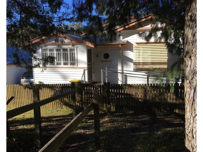 20 Esk Street, Crows Nest QLD 4355