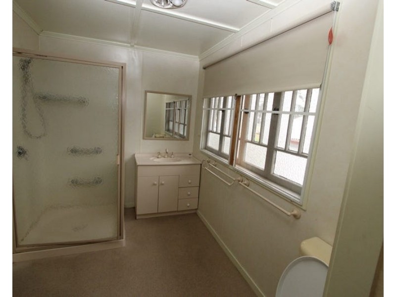 20 Esk Street, Crows Nest QLD 4355