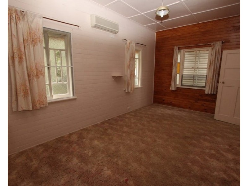 20 Esk Street, Crows Nest QLD 4355