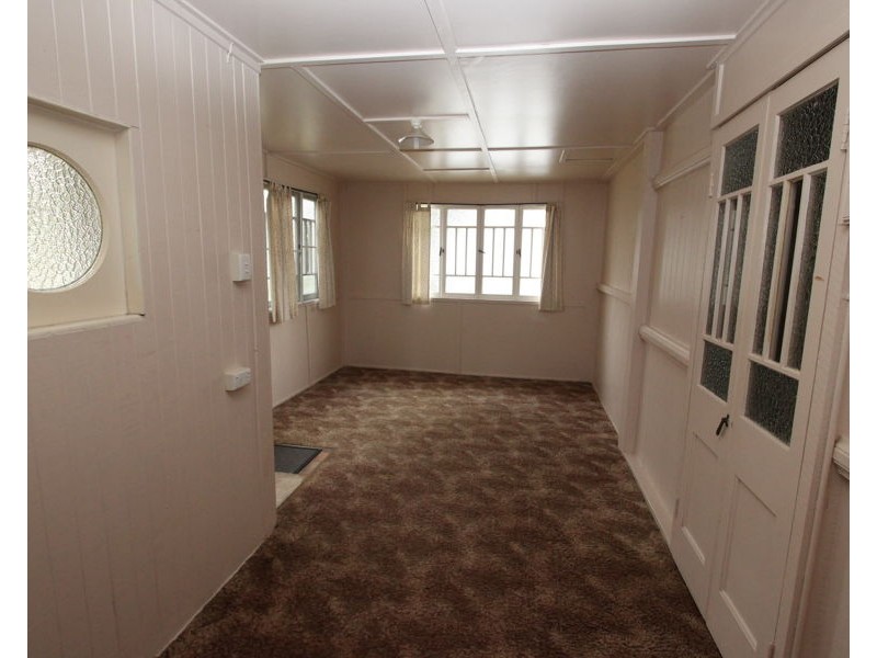 20 Esk Street, Crows Nest QLD 4355