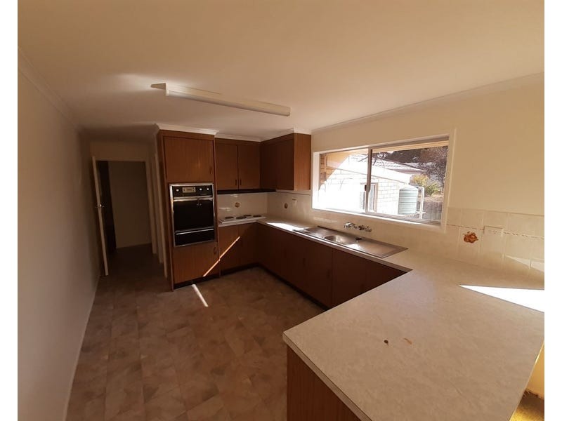 9 Andrews Road, Crows Nest QLD 4355