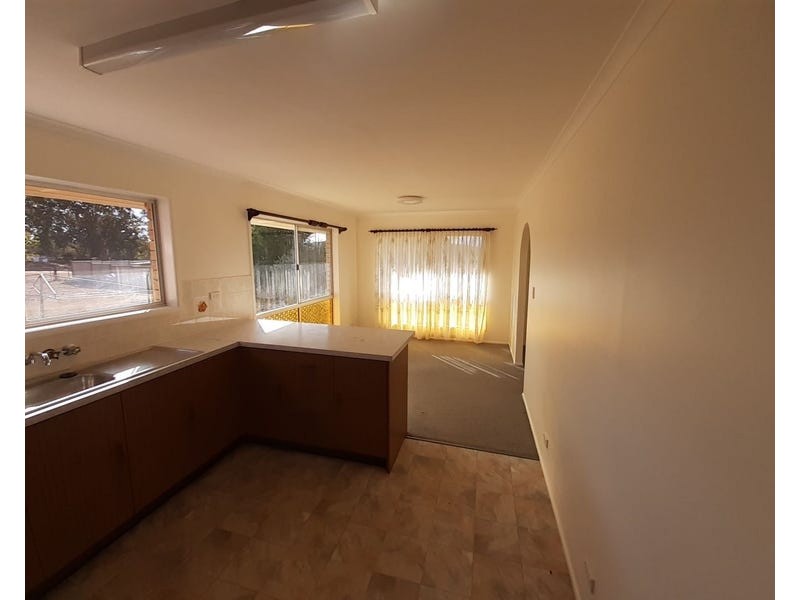 9 Andrews Road, Crows Nest QLD 4355