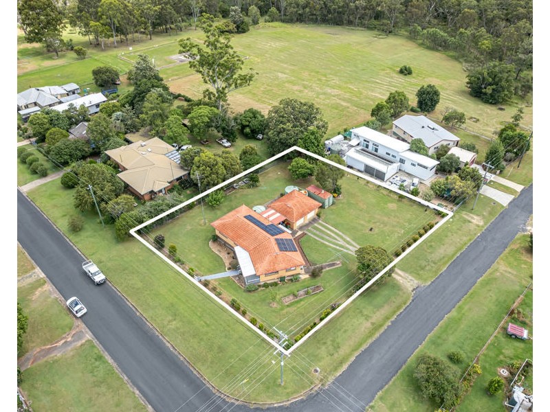 16 Albert Street, Crows Nest QLD 4355