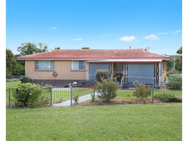 16 Albert Street, Crows Nest QLD 4355