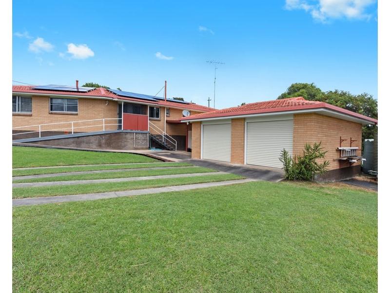 16 Albert Street, Crows Nest QLD 4355