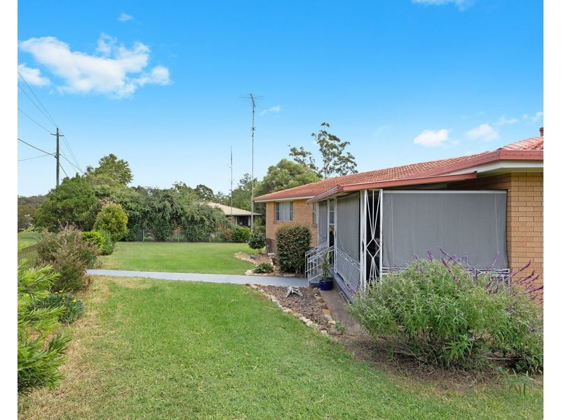 16 Albert Street, Crows Nest QLD 4355