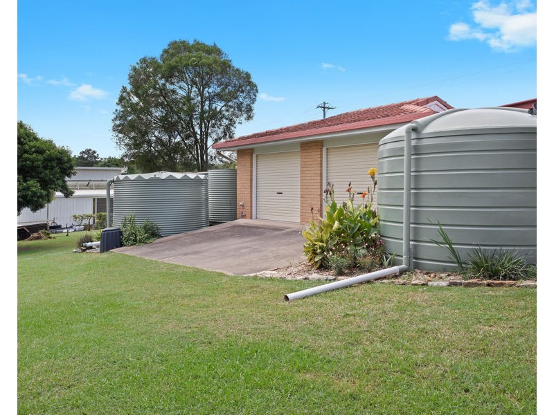 16 Albert Street, Crows Nest QLD 4355