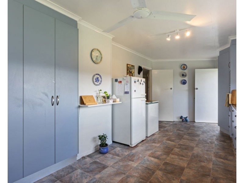 16 Albert Street, Crows Nest QLD 4355