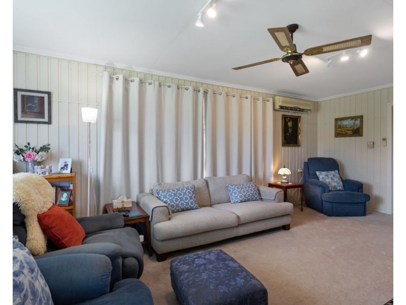 16 Albert Street, Crows Nest QLD 4355