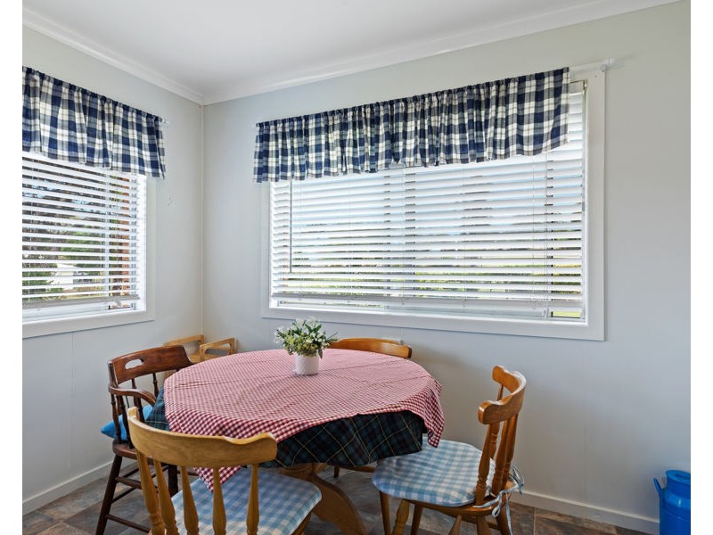 16 Albert Street, Crows Nest QLD 4355