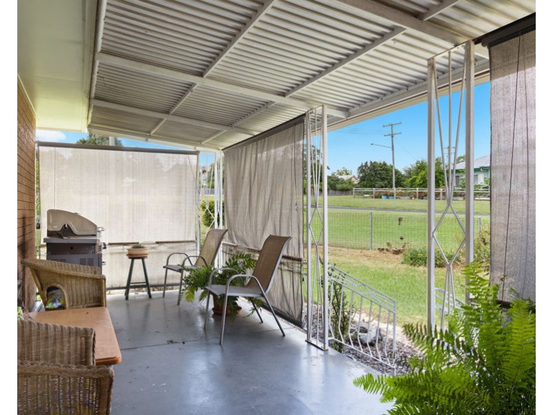 16 Albert Street, Crows Nest QLD 4355