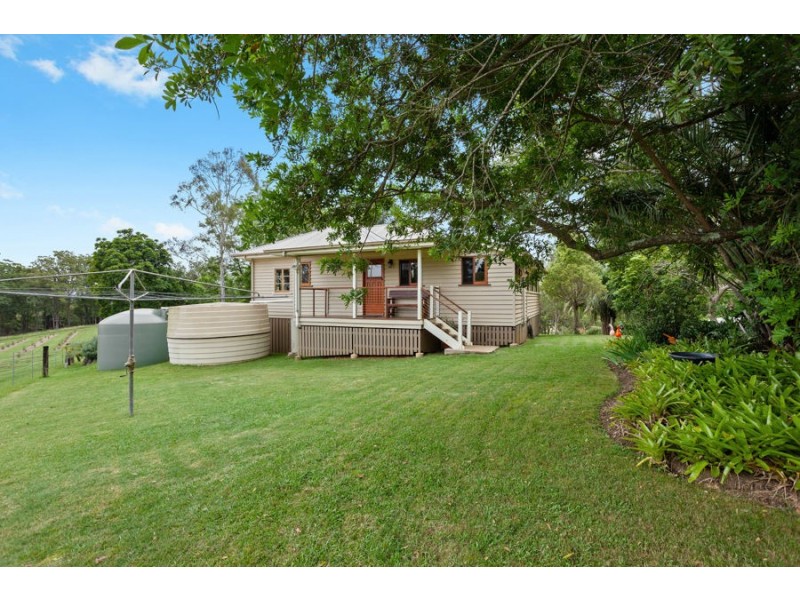 536 Ravensbourne Dip Rd, Ravensbourne QLD 4352