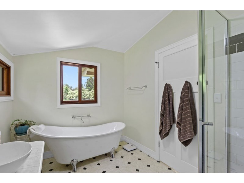 536 Ravensbourne Dip Rd, Ravensbourne QLD 4352