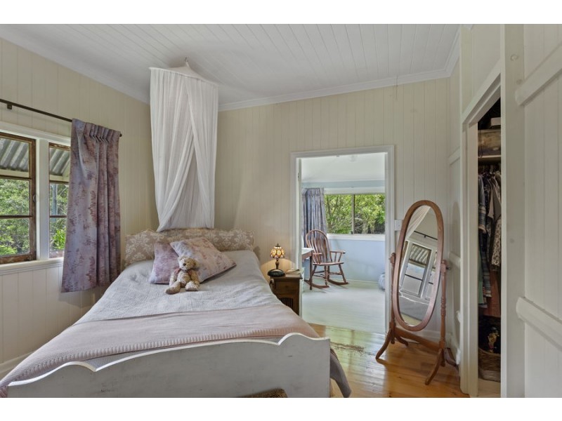 536 Ravensbourne Dip Rd, Ravensbourne QLD 4352