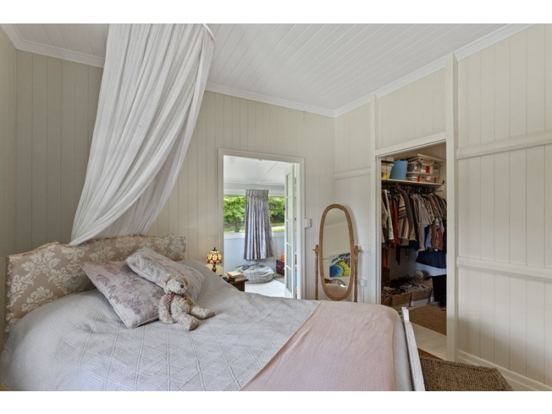 536 Ravensbourne Dip Rd, Ravensbourne QLD 4352