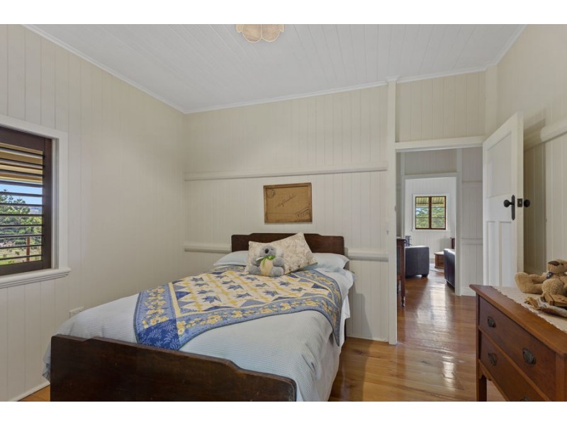 536 Ravensbourne Dip Rd, Ravensbourne QLD 4352