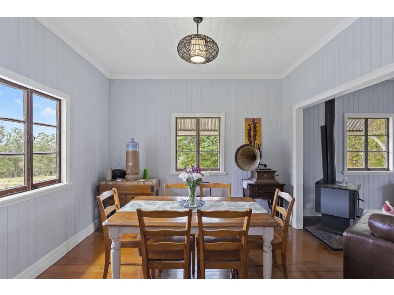 536 Ravensbourne Dip Rd, Ravensbourne QLD 4352