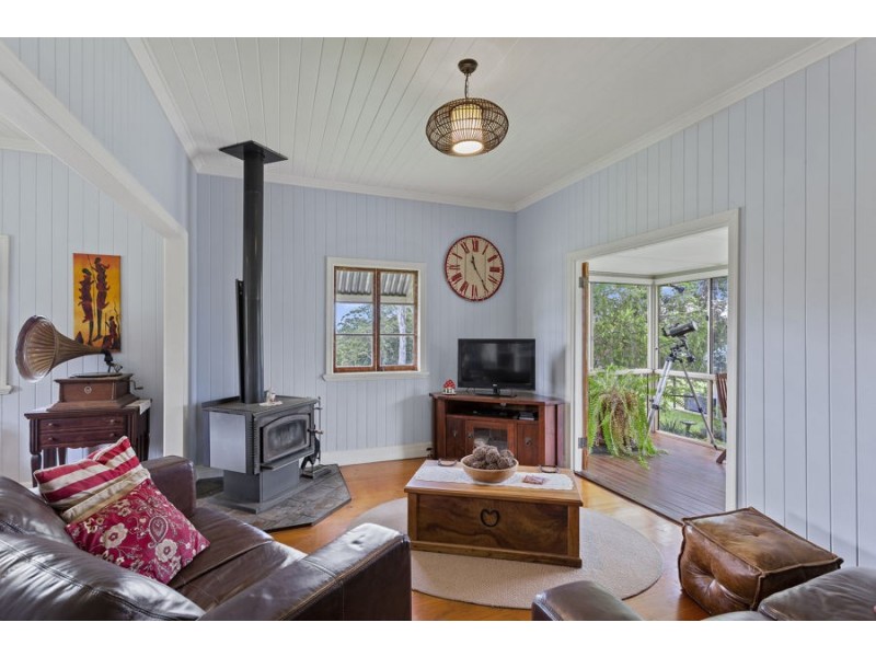 536 Ravensbourne Dip Rd, Ravensbourne QLD 4352