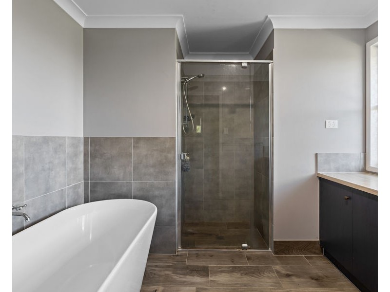 100 Wilkes Road, Hampton QLD 4352