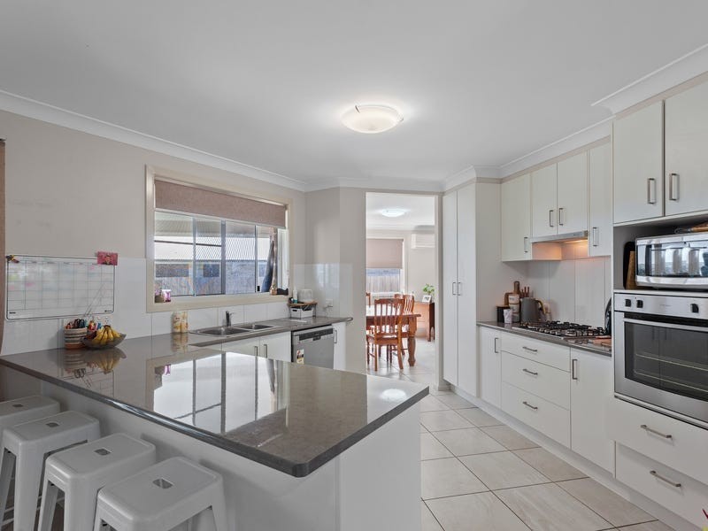 43 Naomi Drive, Crows Nest QLD 4355