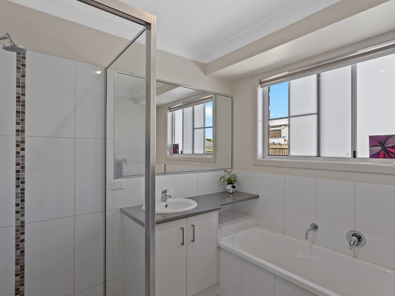 43 Naomi Drive, Crows Nest QLD 4355