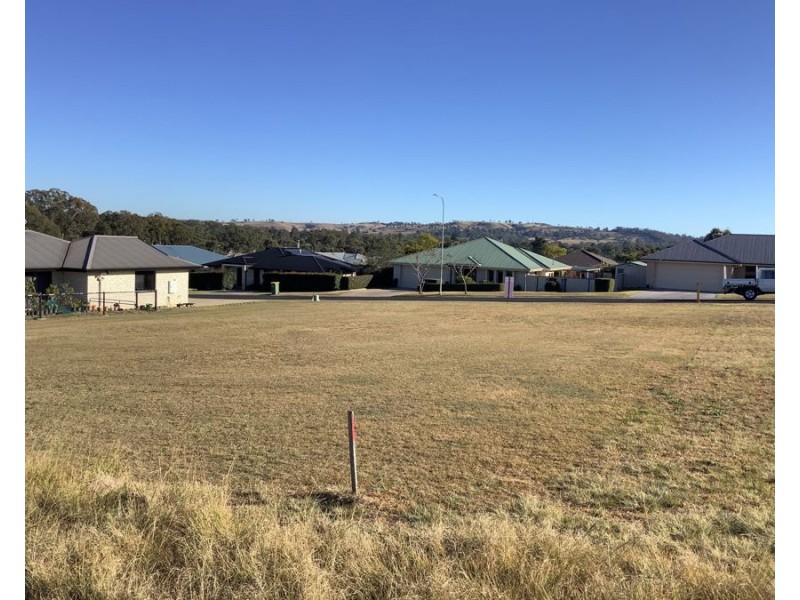 9 Naomi Drive, Crows Nest QLD 4355