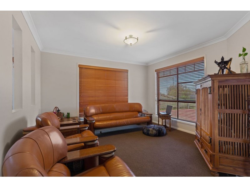 3 Menzies Street, Middle Ridge QLD 4350