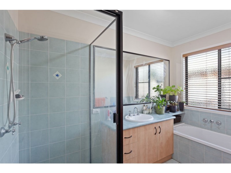 3 Menzies Street, Middle Ridge QLD 4350