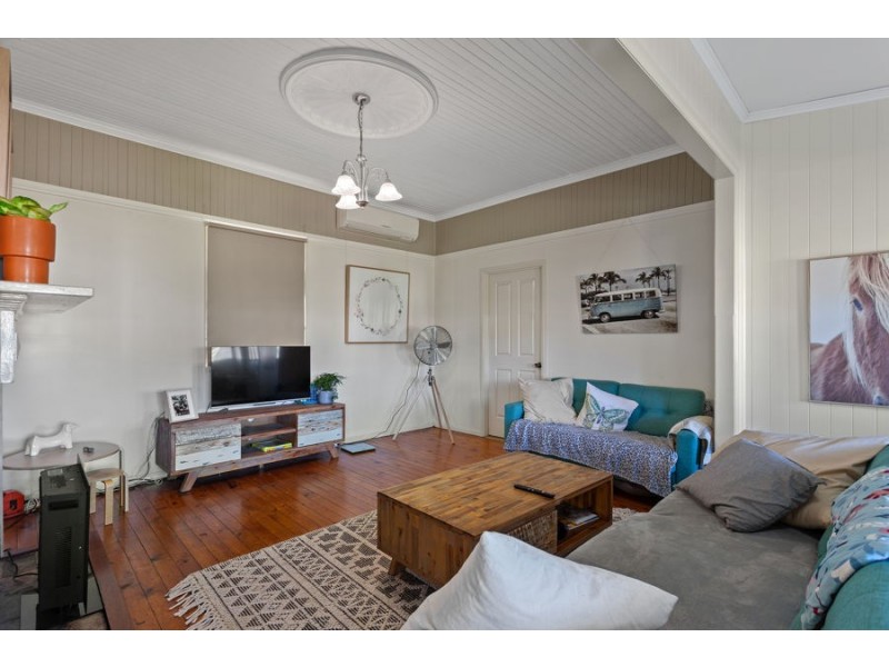 2 New England Highway, Crows Nest QLD 4355