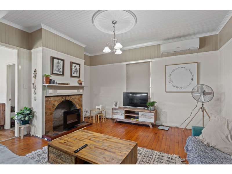 2 New England Highway, Crows Nest QLD 4355