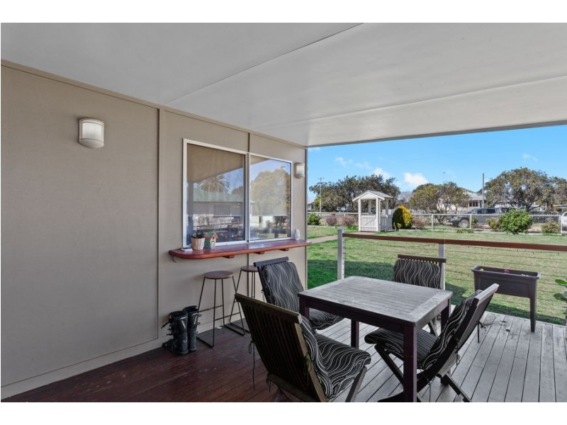 2 New England Highway, Crows Nest QLD 4355